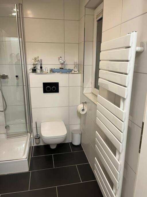 Neu Sanierte Wohnung Fuer 2-4 P เอชเวเกอ ภายนอก รูปภาพ