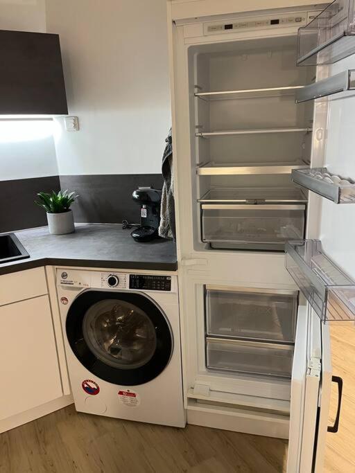 Neu Sanierte Wohnung Fuer 2-4 P เอชเวเกอ ภายนอก รูปภาพ