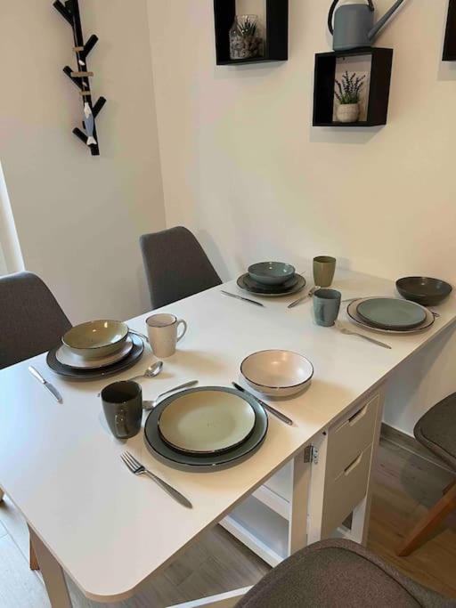Neu Sanierte Wohnung Fuer 2-4 P เอชเวเกอ ภายนอก รูปภาพ